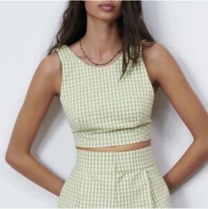 Fitted Green and White Sleeveless Crop Tank Top